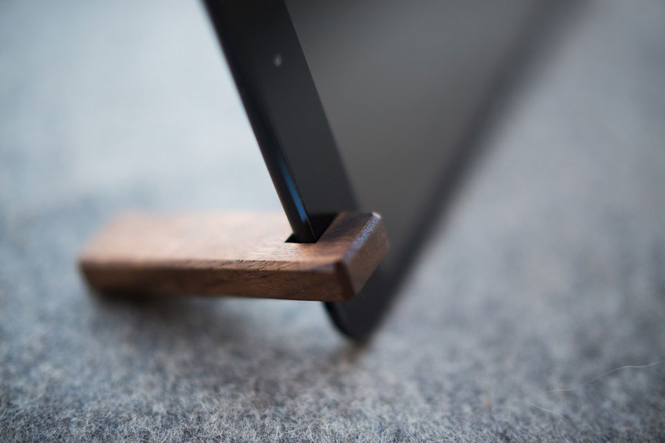 COBURNS Wooden Minimalist iPad Stand