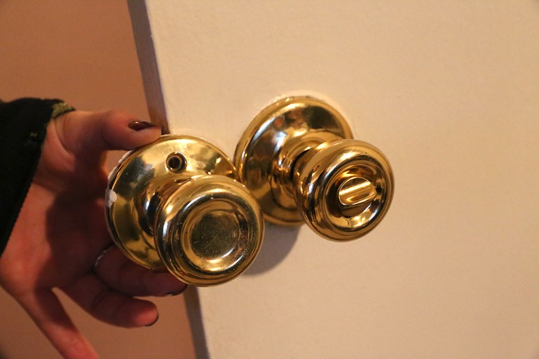 How to Change Your Bedroom Door Knob Joe's Daily