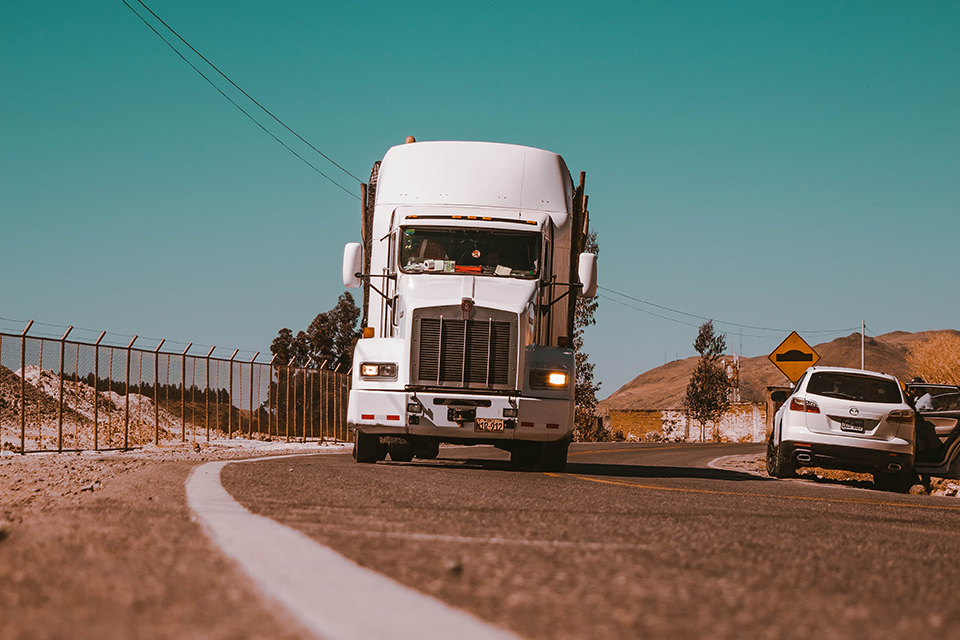 5 Things That Can Make Long-Distance Truck Driving Safer and More