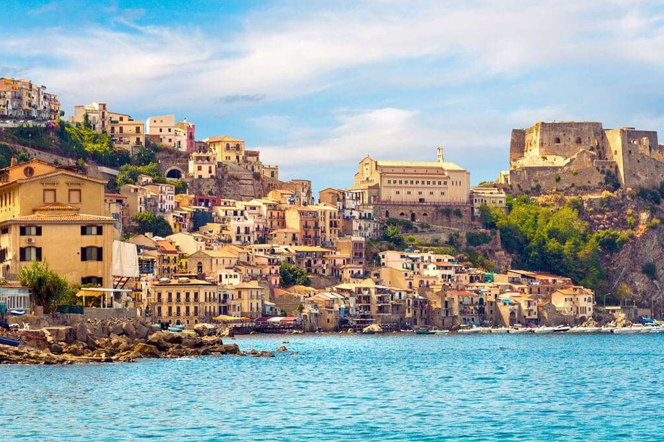Calabria Italy will pay to move there