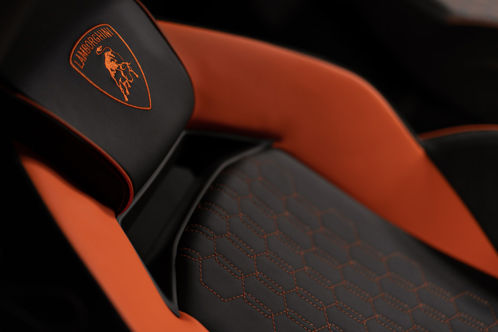 Lamborghini Revuelto seats