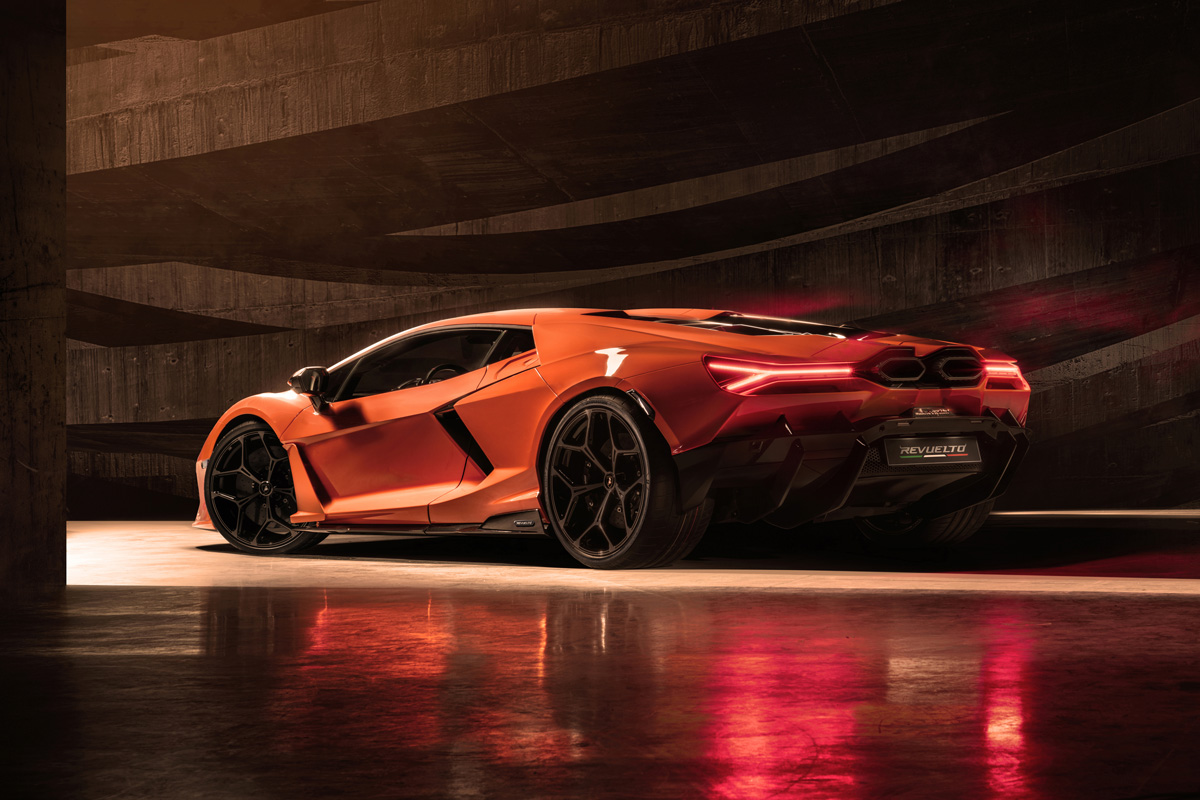 Lamborghini Revuelto exterior