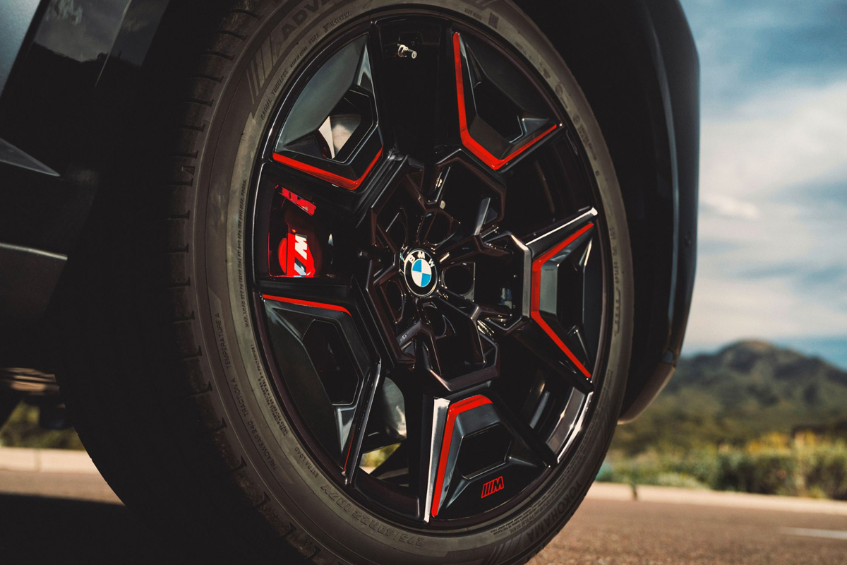BMW XM Label Red wheels