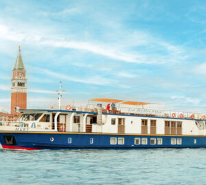 La Bella Vita hotel barge - European Waterways