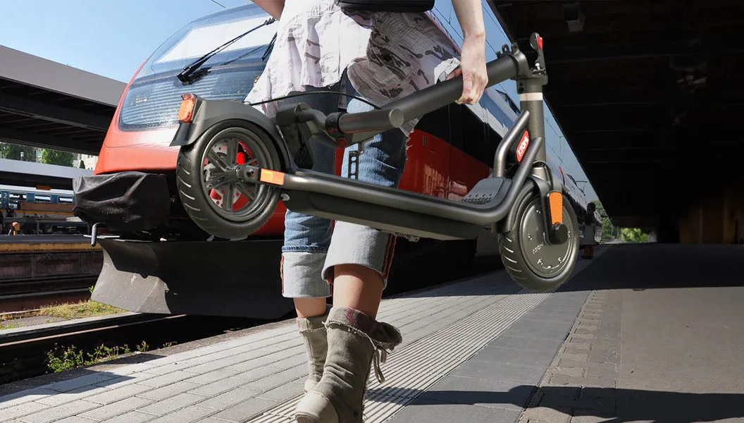 Atomi E20 foldable electric scooter