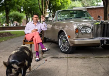 Raj Bhakta wit his pig promoting BHAKTA Hogsworth release