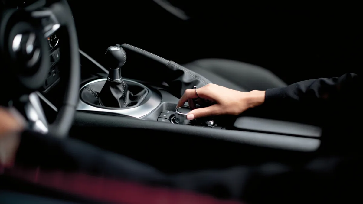 6-speed manual transmission on 2025 MX-5 Miata 