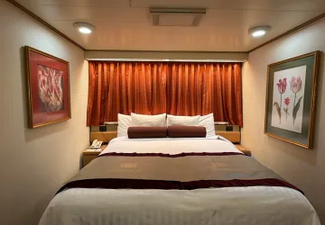 An inside cabin tour on the Zuiderdam