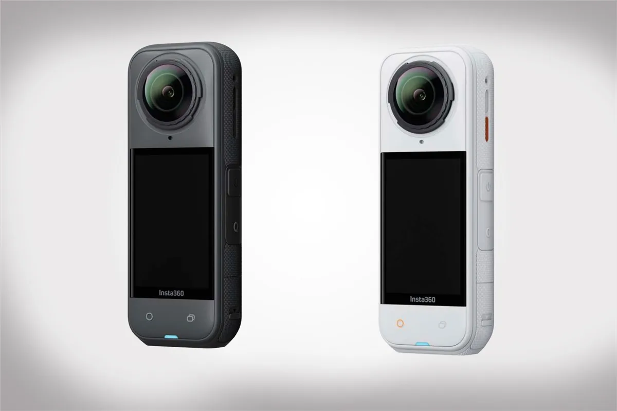 Insta360 x5 in black and white colorways
