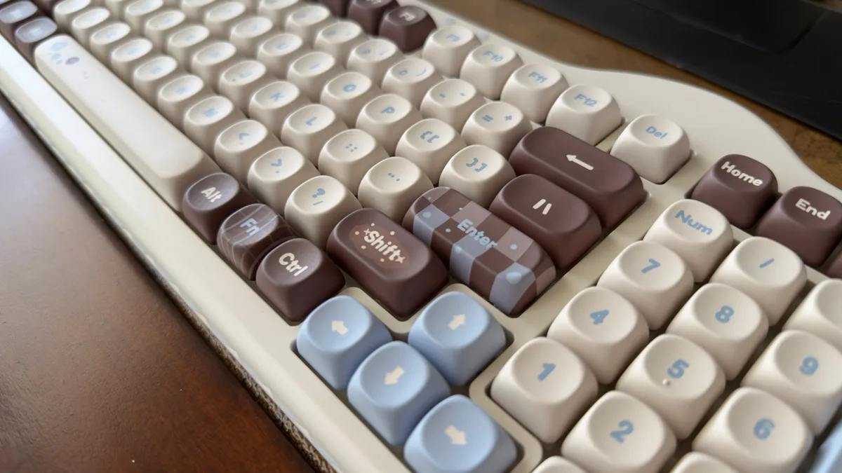 Close up of the Yunzii c98