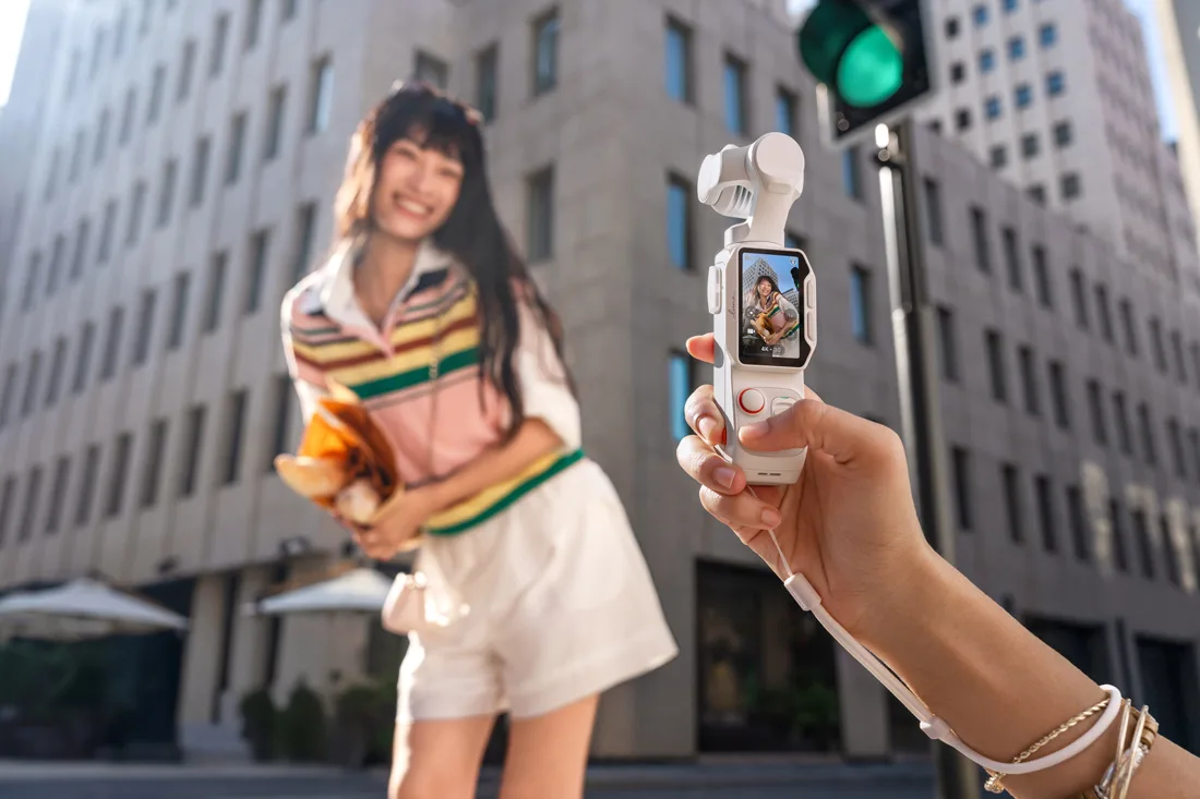 Insta360 Luna Pro is great for vlogging