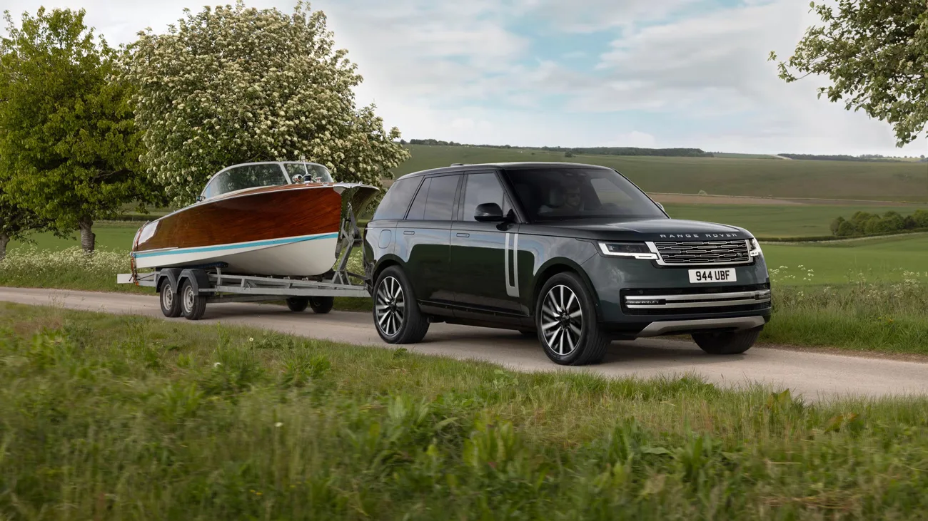 Range Rover Electric towing boat