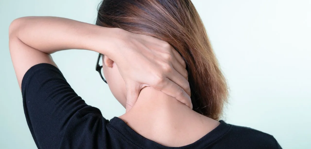 How to Manage Chronic Neck Pain With Better Habits, Diagnosis, and Treatment 