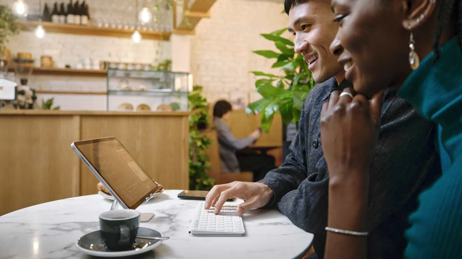 Logitech Keys-To-Go 2 keyboard in use