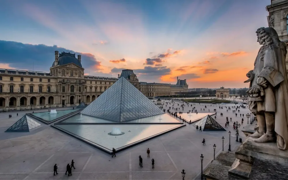 Louvre Museum: Reserved Entry Ticket & Audio Guide Access